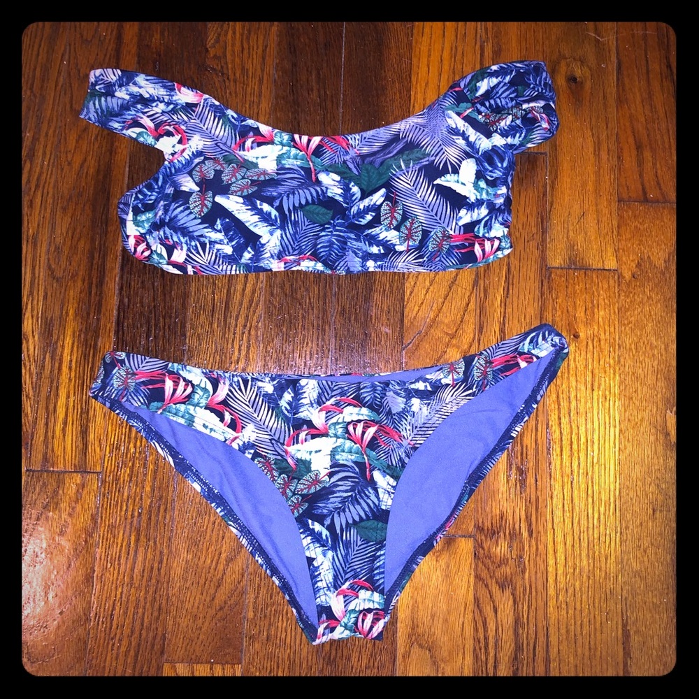 Cikada off the shoulder bikini